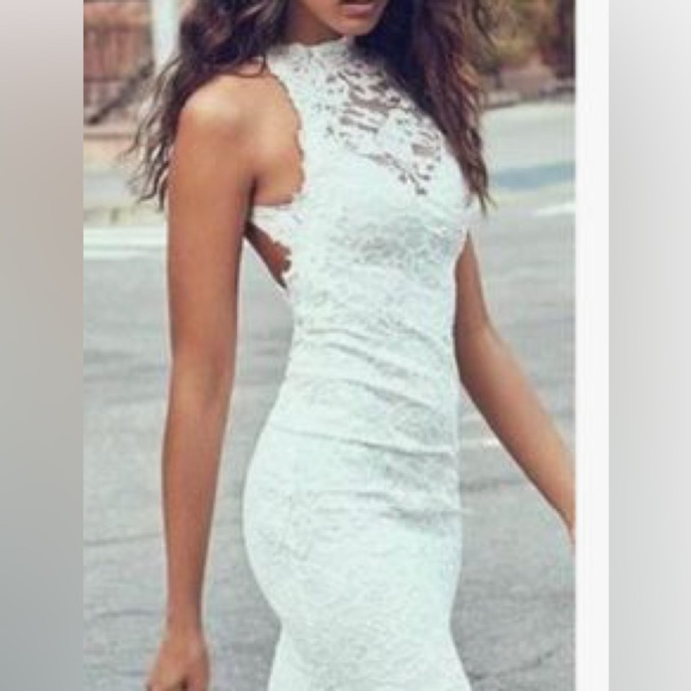 NEW WHITE WEDDING GOWN WITH TRAIN NEW SIZE 6 GORGEOUS IN PERSON.